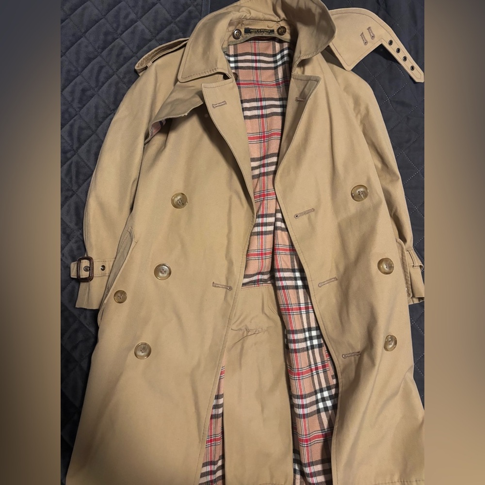 Vintage Gant Beige Trench Coat with Plaid Lining